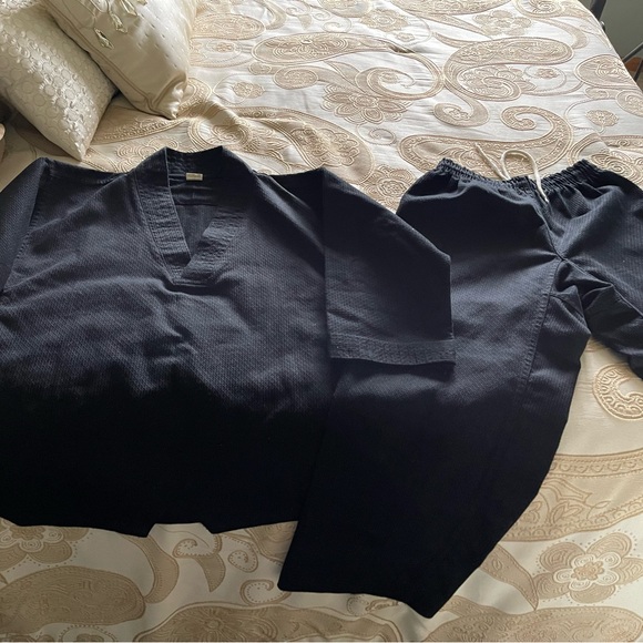 TAEKWONDO/ MARTIAL ARTS KIDS SIZE 0 SUIT - Picture 3 of 4